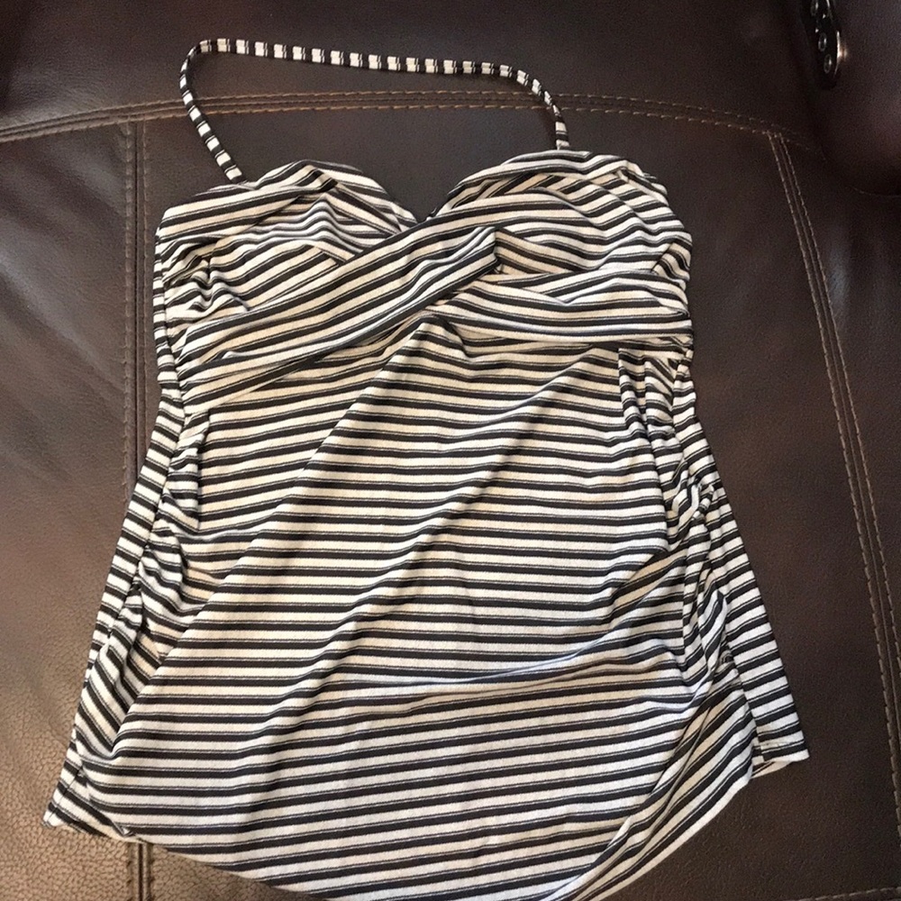 Liz Lange maternity bathing suit top XL